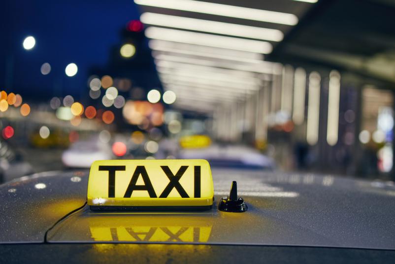 Ugoden mednarodni taxi prevoz z letališča