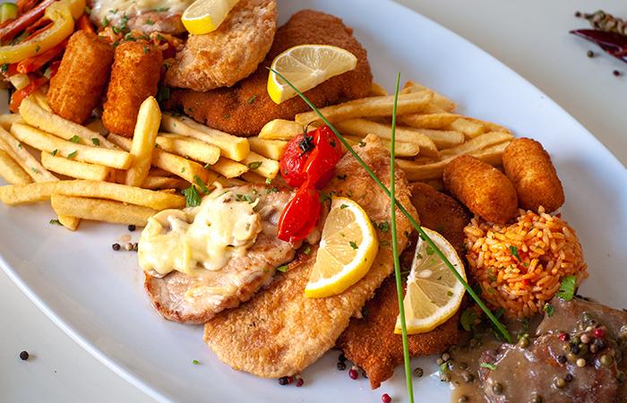 Rezervirajte si mizo v domači gostilni za vašo zaključeno skupino