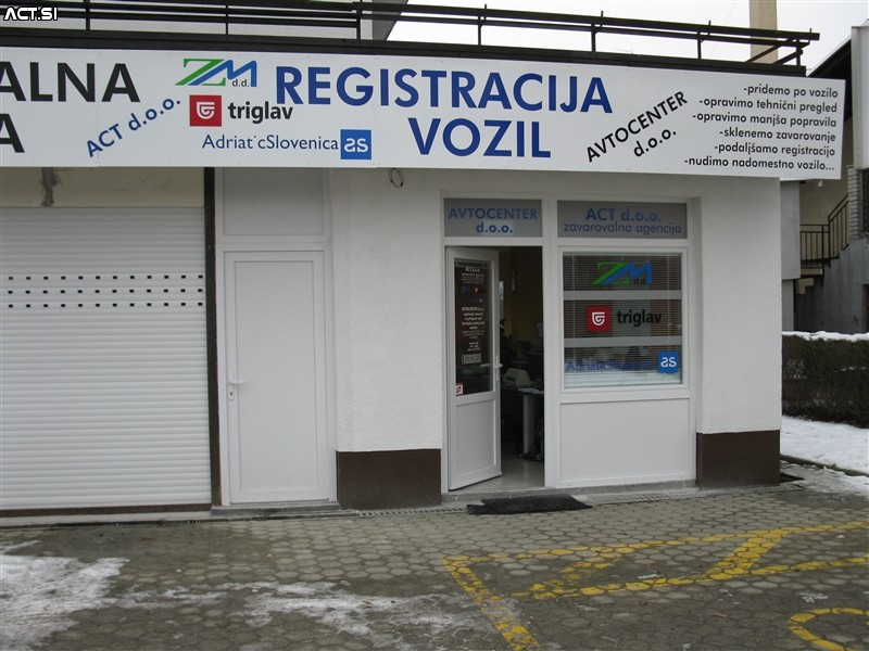 Registracija vozil,  sklepanje avtomobilskih in premoženjskih zavarovanj