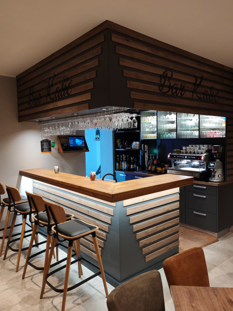 Zakaj je Bar Dobova priljubljen med domačini in obiskovalci?