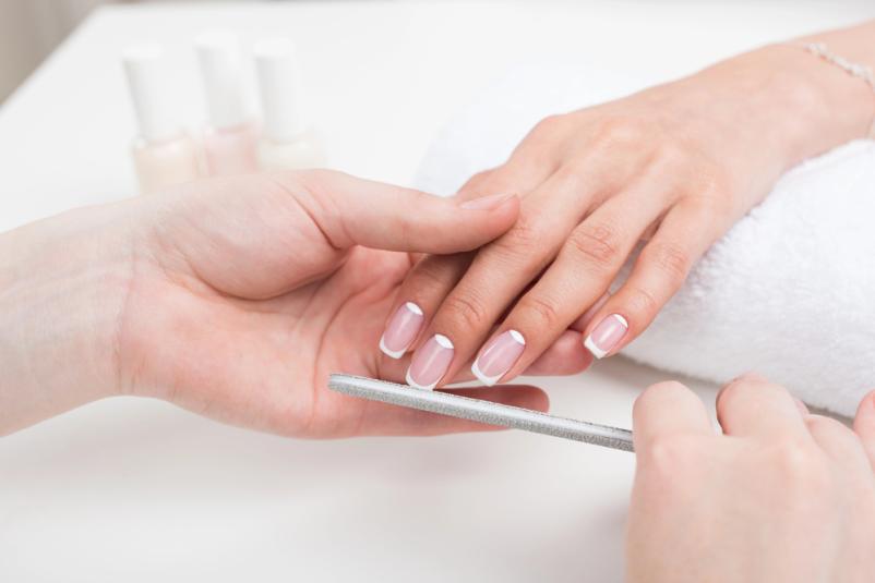 Zakaj izbrati profesionalno manikuro in pedikuro v Kranju in na Jesenicah