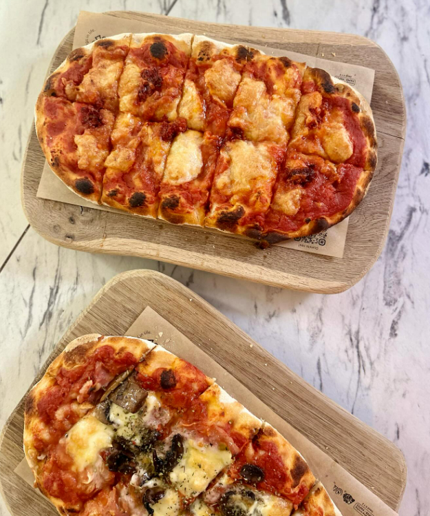 Dobra picerija Ljubljana s solatnimi krožniki in testeninami