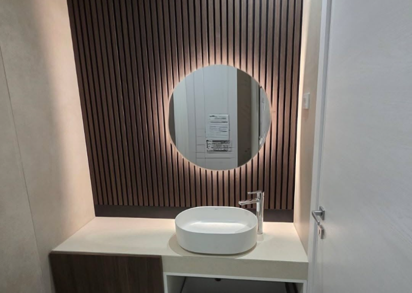 Osvetljeno ogledalo Slovenija