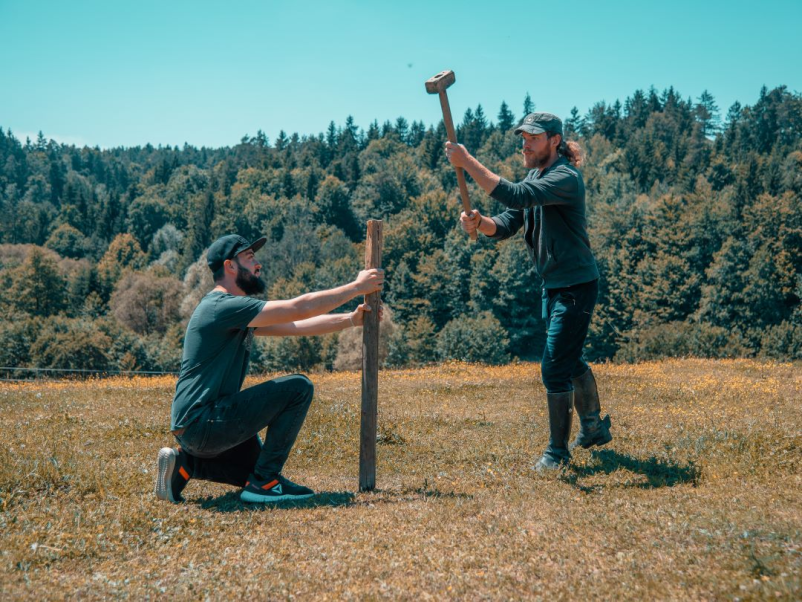 Zakaj izbrati teambuilding za podjetja Slovenija namesto klasičnega piknika