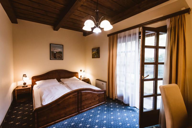 Lovenjakov dvor nudi udobno nastanitev in enkraten hotel v Pomurju