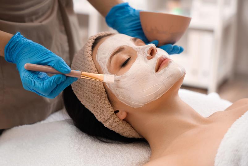 Podaljševanje trepalnic in urejanje obrvi v Ljubljani