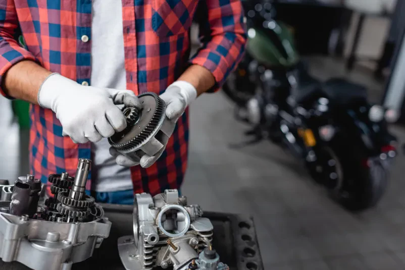 Strokovnjak za servis motorja