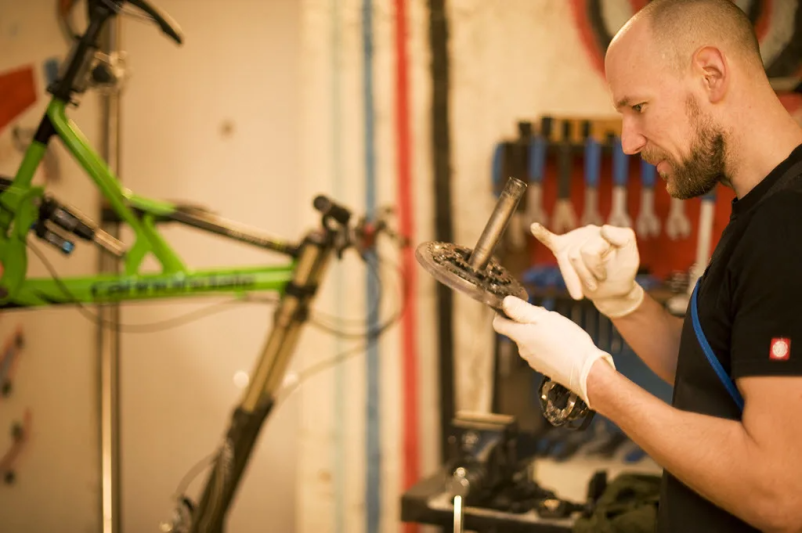 Udeležba na tečaju popravila koles Ljubljana