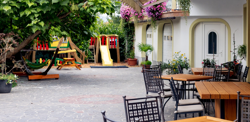 Pristna kulinarika in lokalna tradicija, turistični kmetiji Pri Andrejevih s sobami Postojna, Notranjska