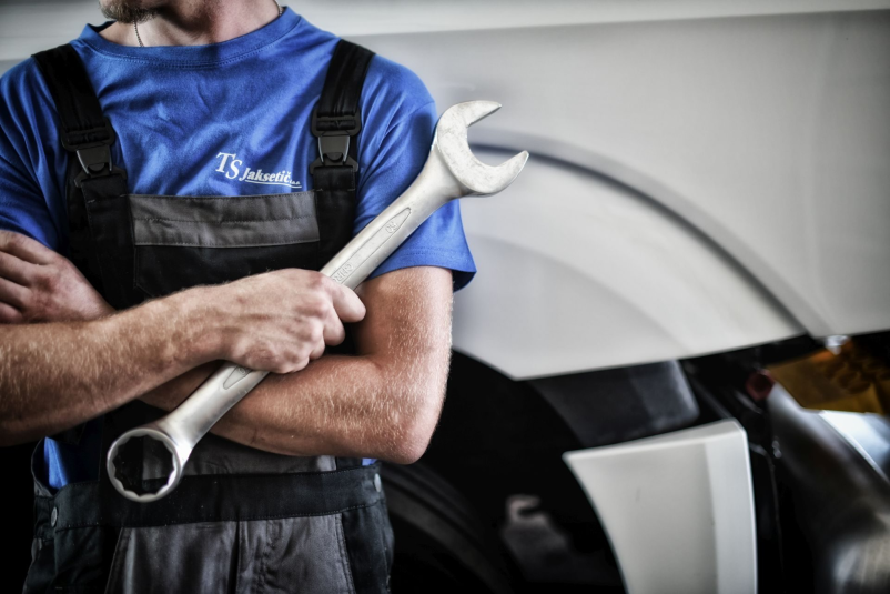 Specializirana avtomehanična delavnica za tovorna vozila Slovenija