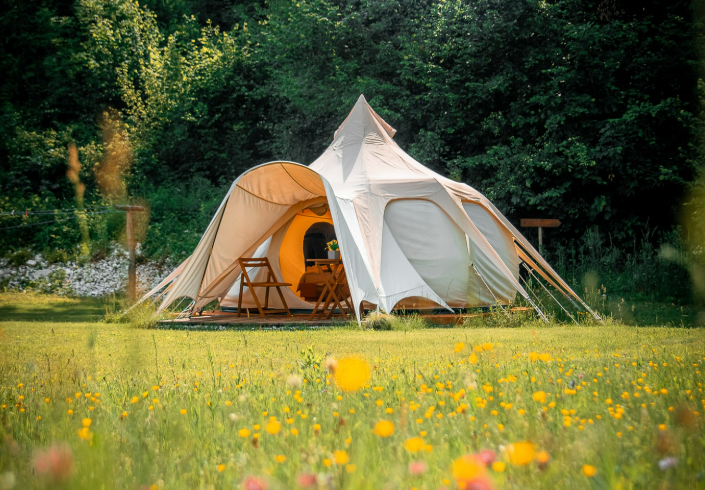 Glamping Bovec – edinstvena naravna izkušnja v Gozdni Jasi