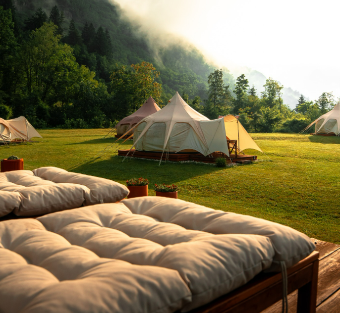 Glamping Bovec, udobje, mir in razgled na Julijske Alpe