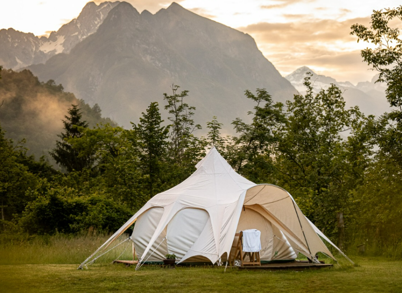 Pristna izkušnja narave, glamping Bovec za pare in družine