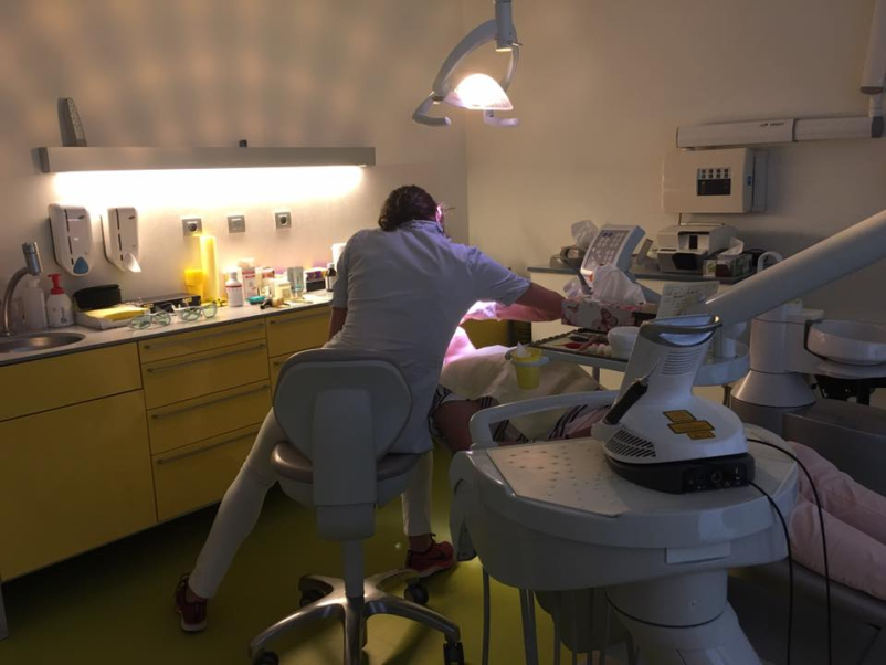 Kako poteka kvalitetno zdravljenje zobne parodontoze v Ivančni Gorici