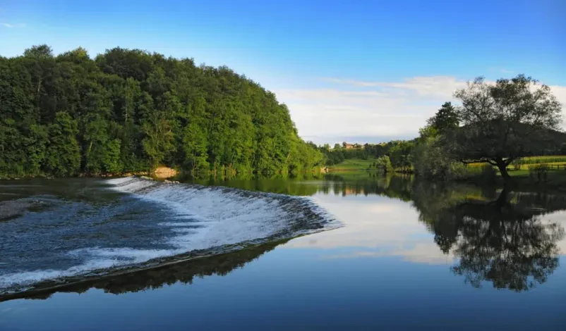 Prostor za zaključene družbe Bela krajina