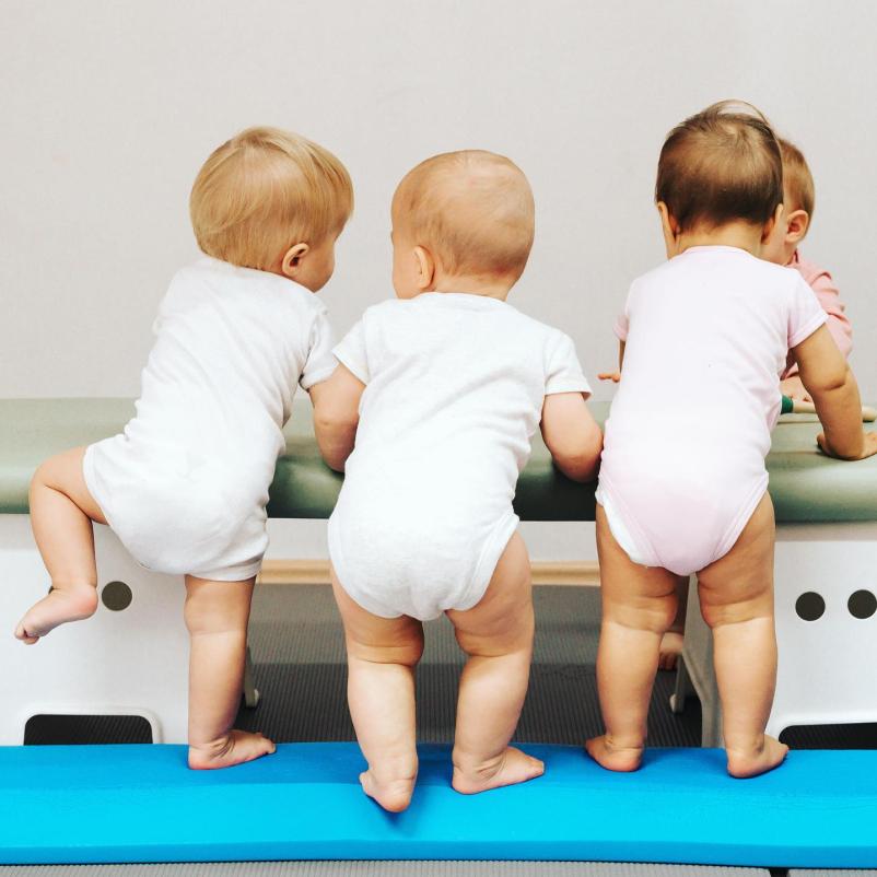 Gibalni razvoj dojenčkov in otrok Ljubljana, Slovenija