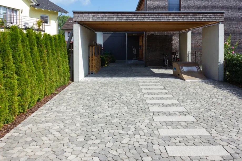 Pomen robustnih materialov in zakaj je kovina za nadstreške najboljša izbira