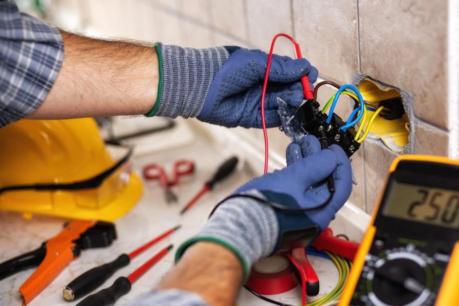 Kako poteka strokovno načrtovana prenova električne napeljave