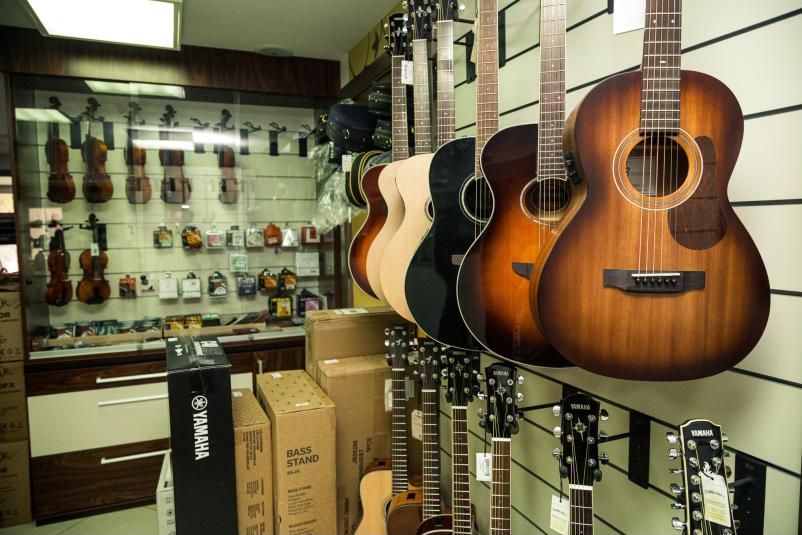 Ugodna prodaja kitar Slovenija