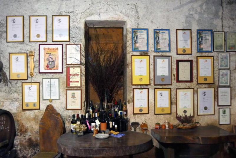 Vinska pokušina, domači narezki Kras