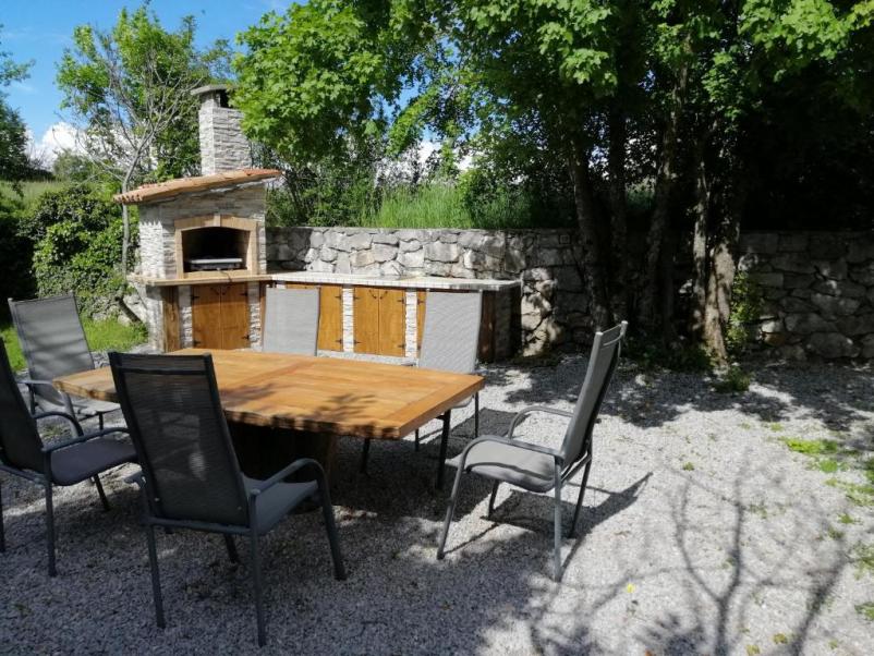 Najem družinskega apartmaja Dutovlje