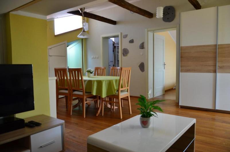 Apartma Sežana, okolica