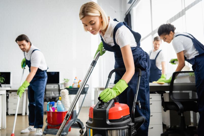 Kako čiščenje poslovnih prostorov in globinsko čiščenje Ljubljana izboljšuje zdravje zaposlenih