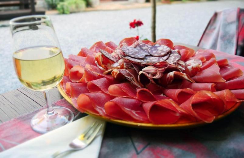 Degustacije vin z narezkom na turistični kmetiji Kras