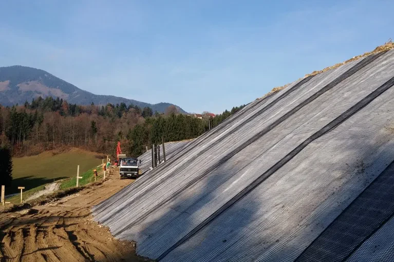 Geosintetični materiali za kompleksne gradbene projekte