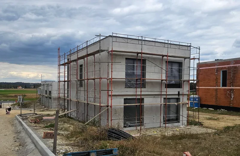 Samostojne hiše in večstanovanjske stavbe na ključ Podravska
