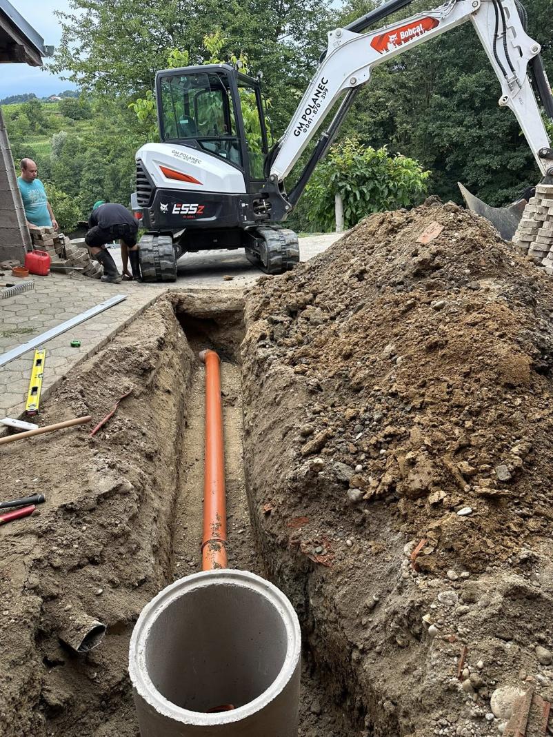 Dela z gradbeno mehanizacijo Lenart