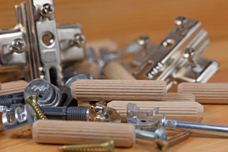 Ugodno pohištveno okovje Slovenija