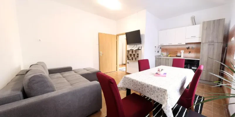 Ugoden apartma Koper