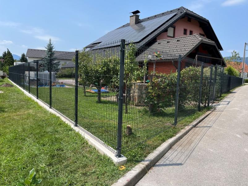Prodaja panelnih 3D ograj in dvoriščnih vrat Slovenija