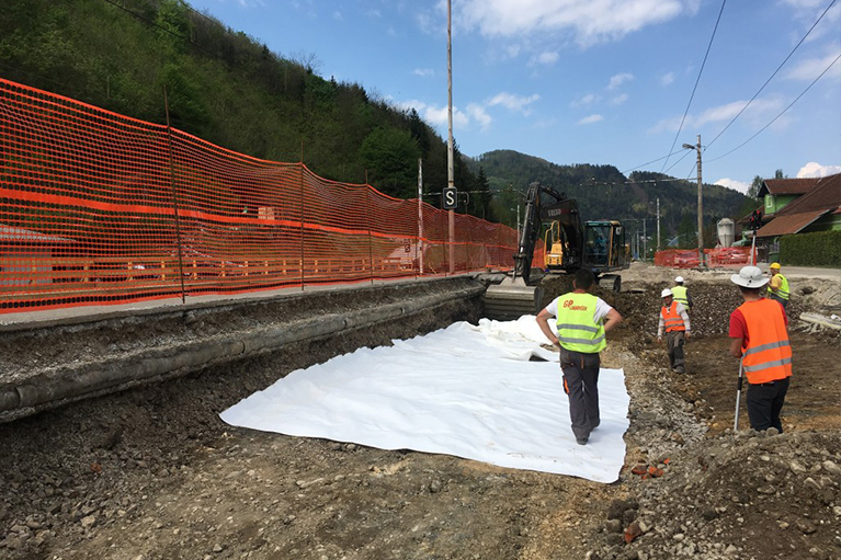 Protierozijska zaščita Slovenije pri cestah in infrastrukturi