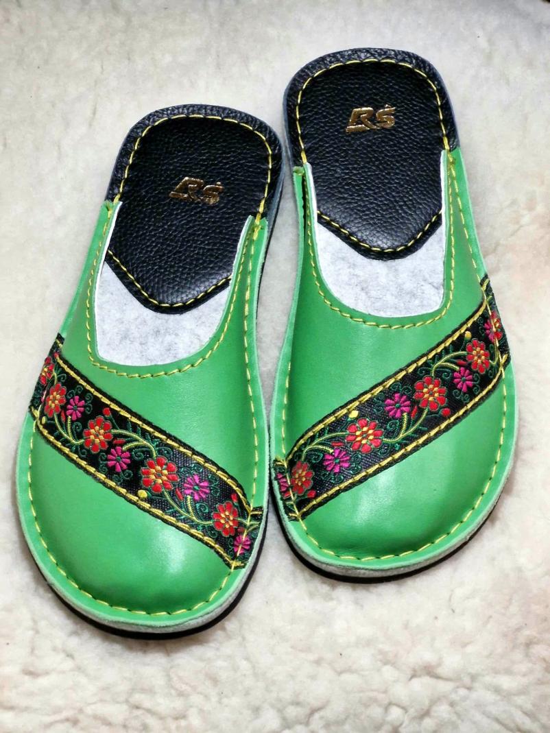 Prodaja unikatnih usnjenih copat Slovenija