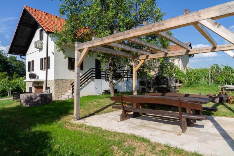 Apartma s savno za 6 oseb Krško