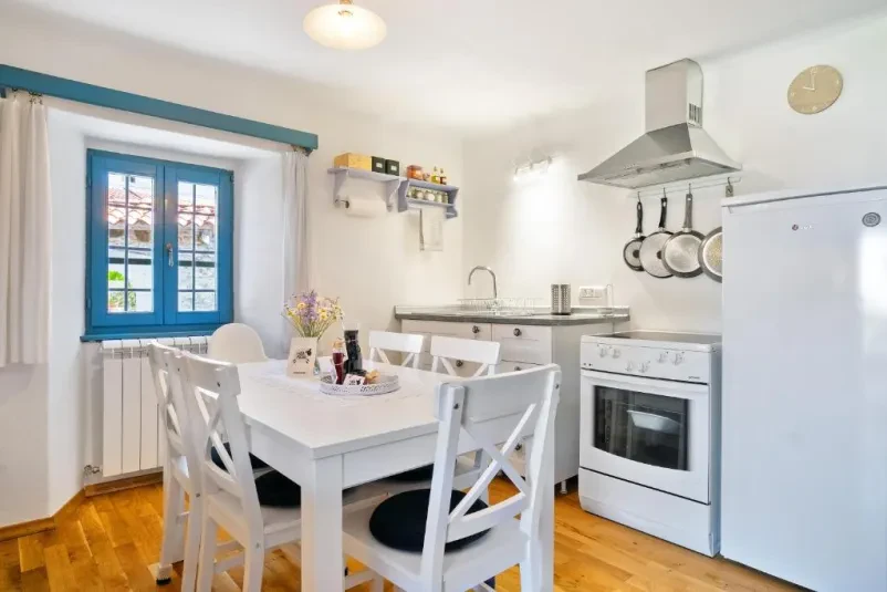 Družinski apartma Dutovlje, Kras