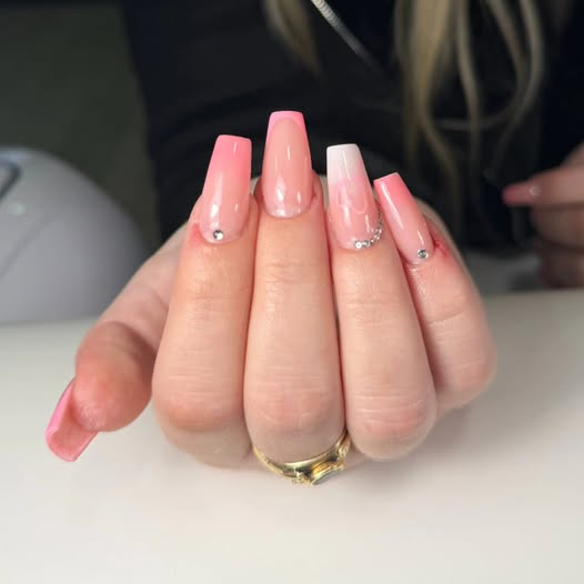 Zakaj so gel nohti v dobrem kozmetičnem salonu Velenje tako priljubljeni?