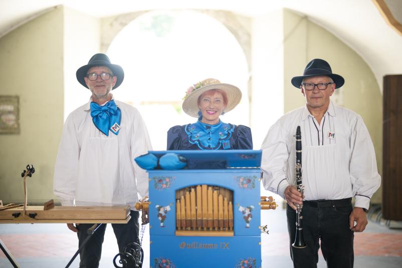 Nastop z lajno in klarinetom v Sloveniji