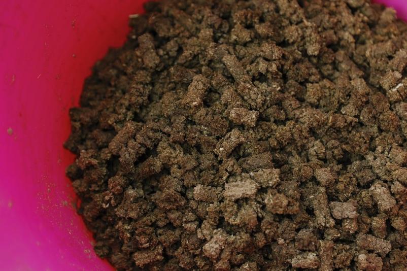 Naravna krma in konjska hrana in prehranski dodatki Slovenija