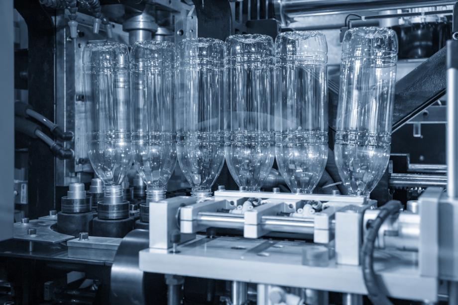 Kdo potrebuje tovrstno storitev, plastične predmete?