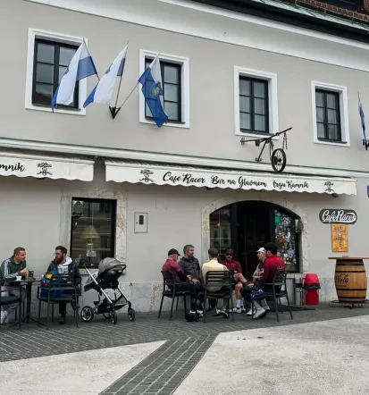 Bar Caffe Racer Pr’ Jodlu je znan kot najboljši kava bar v okolici