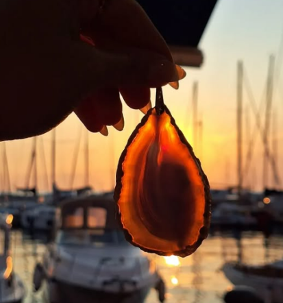 Privoščite si kos nakita iz kamna in jekla, bižuterijo