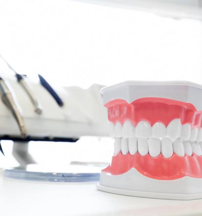 Skrb za zdravje zob je dolgoročna naložba in prične se z zdravimi zobmi