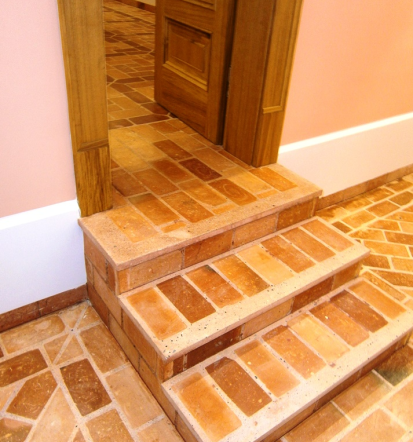 Opečnati tlak, stopnice, teraco