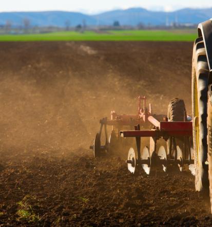 Top servis kmetijske in gradbene mehanizacije John Deere na Štajerskem