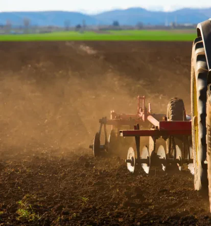Top servis kmetijske in gradbene mehanizacije John Deere na Štajerskem