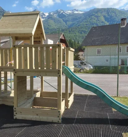 Zunanja igrala za javno uporabo, otroška igrala za parke, šole Slovenija