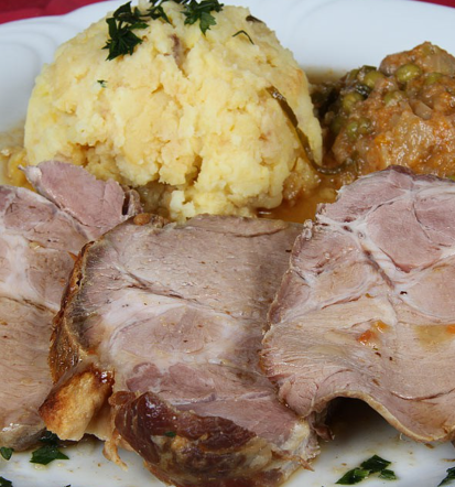 Tradicionalni prostor za zaključene družbe v Metliki, sredi Bele krajine